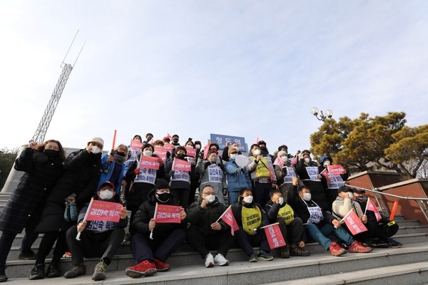 1월5일 경북 청도역 앞 김지도위원과 희망뚜벅이들의 복직 외침